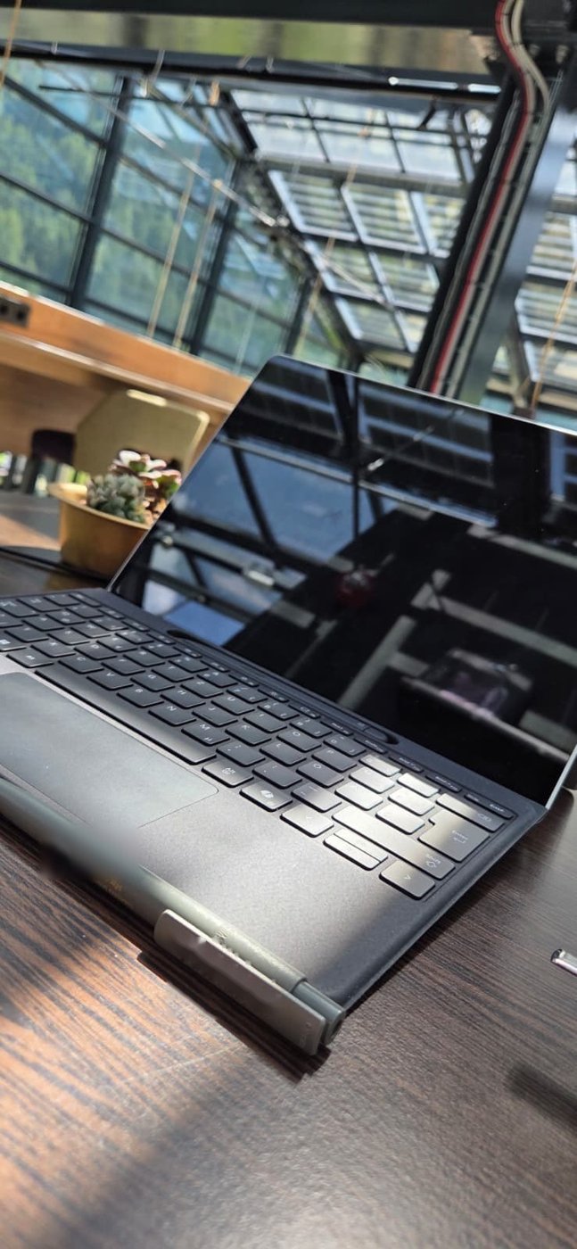 Laptop im Glashaus