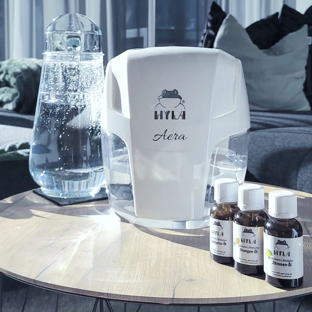 Der AERA Lufterfrischer besteht aus nur zwei Teilen: der Motor-Einheit mit LED-Lichtern und dem Wasserbehälter. Der AERA II ist ein Lufterfrischer,
welcher auch Schmutz und Staub in Wasser bindet. Natürliche Unterstützung bei der Behandlung von Neurodermitis – wirksame Hautpflege im Fokus
