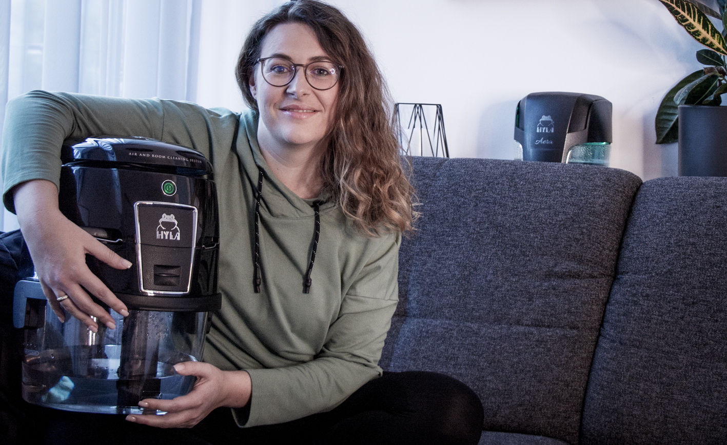 HYLA garantiert eine Staubreduzierung von bis zu 80 %. Das Produkt ist für Allergiker geeignet. Endlich frische und gesunde Luft mit dem Raumwunder HYLA