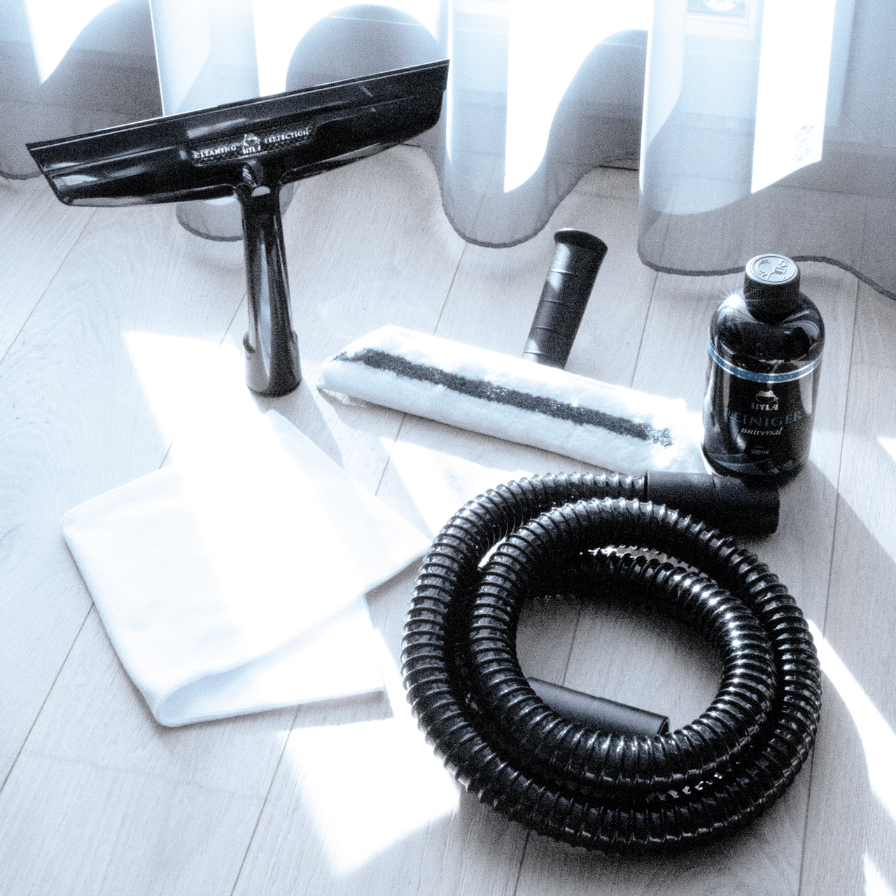 Fensterwischer Set von HYLA Mit dem HYLA Fensterset eine schnelle und effiziente Reinigung von Fenstern und anderen glatten Oberflächen in Ihrem Zuhause