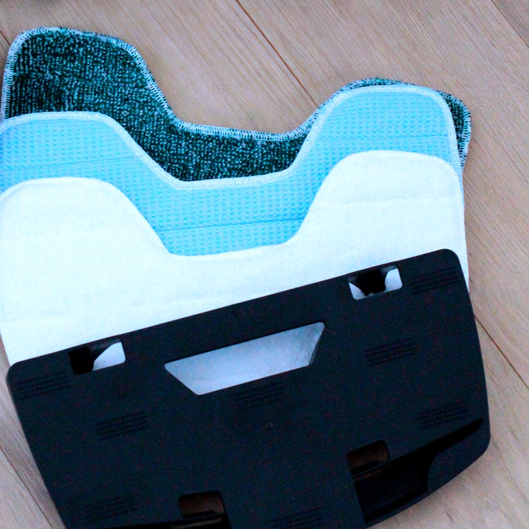 Halterung mit drei PREMIUM‑Wischtüchern Halterung mit 3 hochwertigen Wischtüchern für Umschaltbare Bodendüse EST